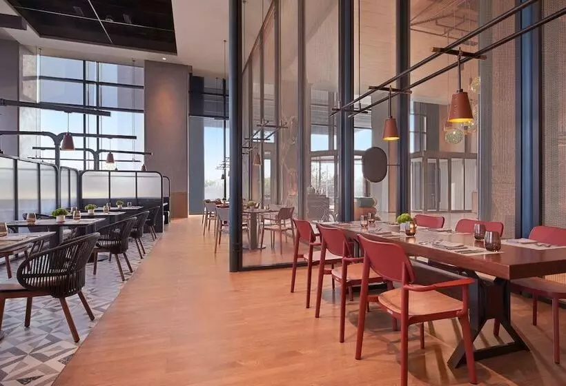 Hotelli Four Points By Sheraton Tianjin National Convention And Exhibition Center