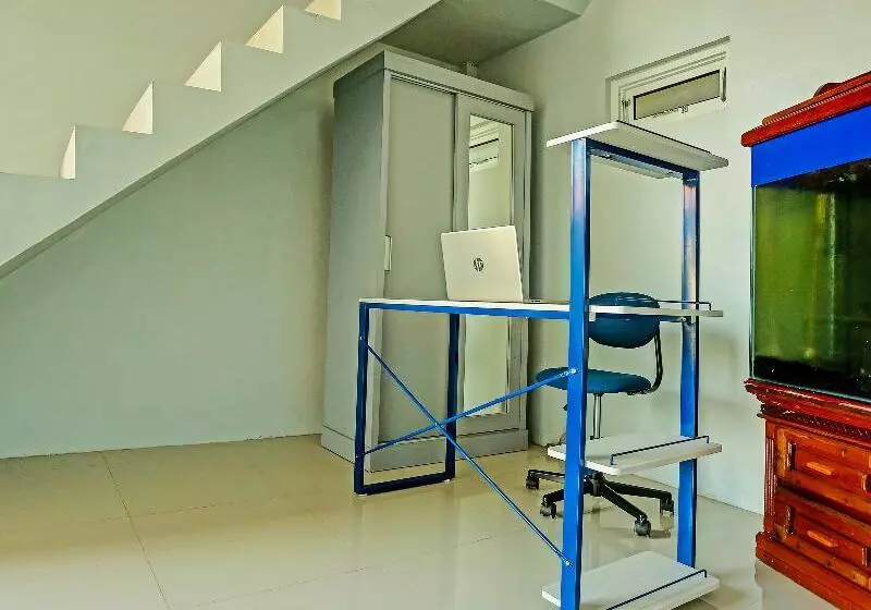 Hotelli Oyo 91434 Cek@n Guest House