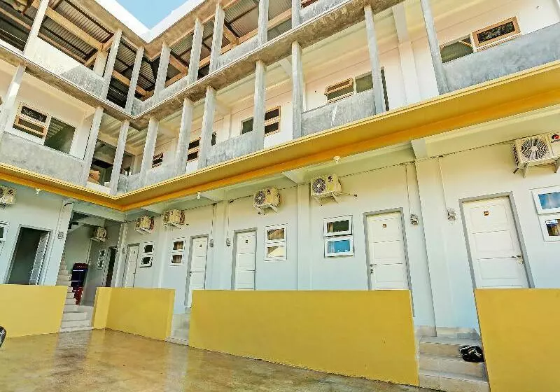 Hotelli Oyo 91434 Cek@n Guest House