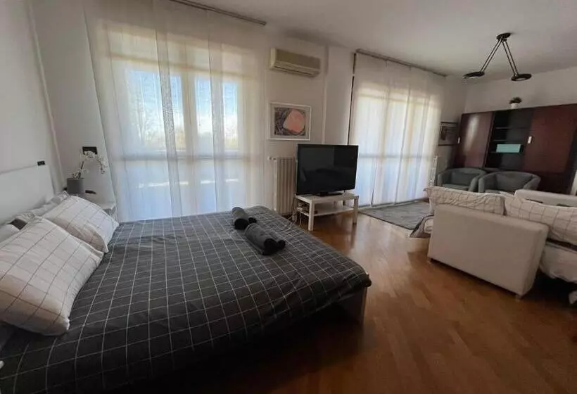 ペンション Bedandbreakfast Eni Torri Lombarde San Donato Bbqueen