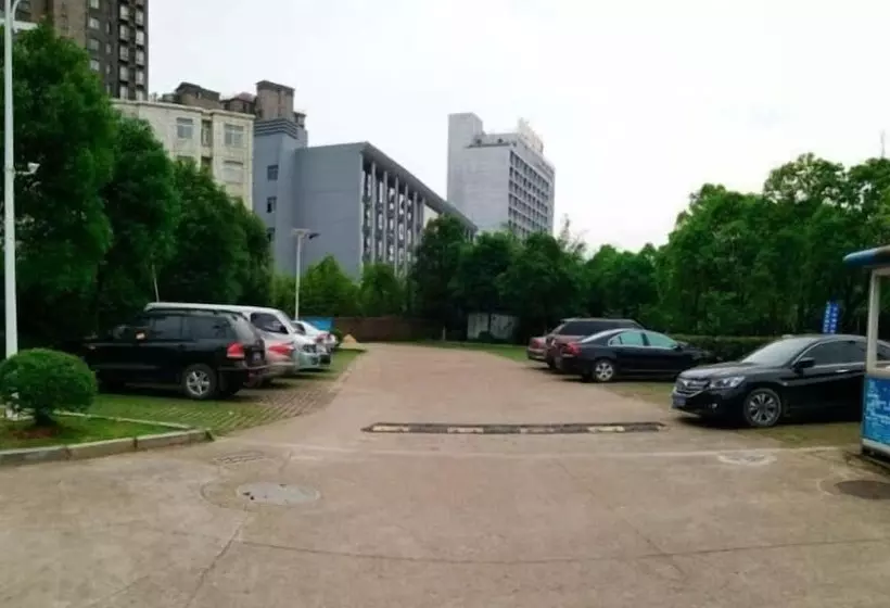 Отель Jinjiang Inn Nanchang Aixihu