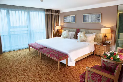 בית מלון כפרי Plainvim International Boutique