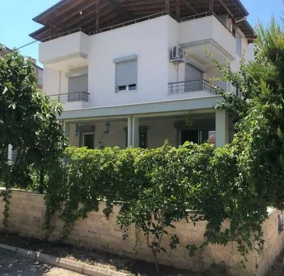 Müstakil Bahçeli Denize 3 Dk Triplex Villa