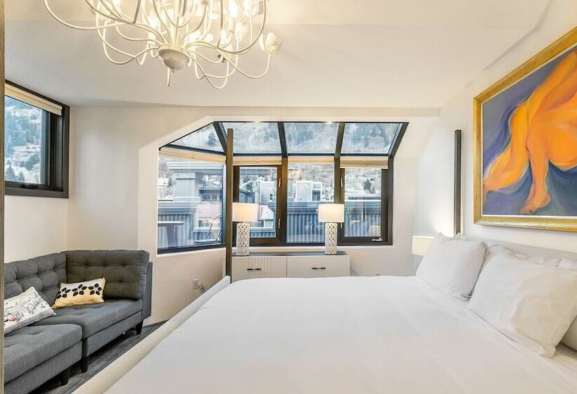 New San Juan 303 By Avantstay Modern Penthouse W Deck Overlooking Main Street