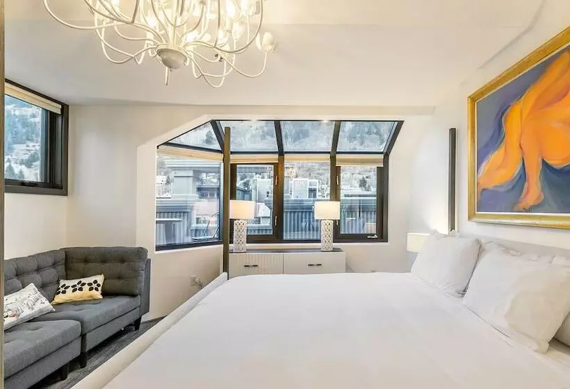 New San Juan 303 By Avantstay Modern Penthouse W Deck Overlooking Main Street