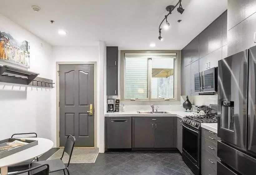 New San Juan 303 By Avantstay Modern Penthouse W Deck Overlooking Main Street