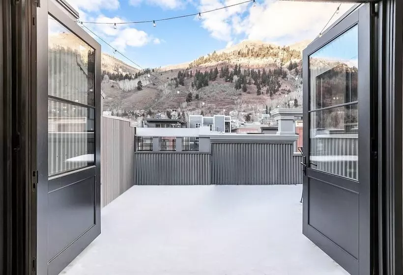 New San Juan 303 By Avantstay Modern Penthouse W Deck Overlooking Main Street