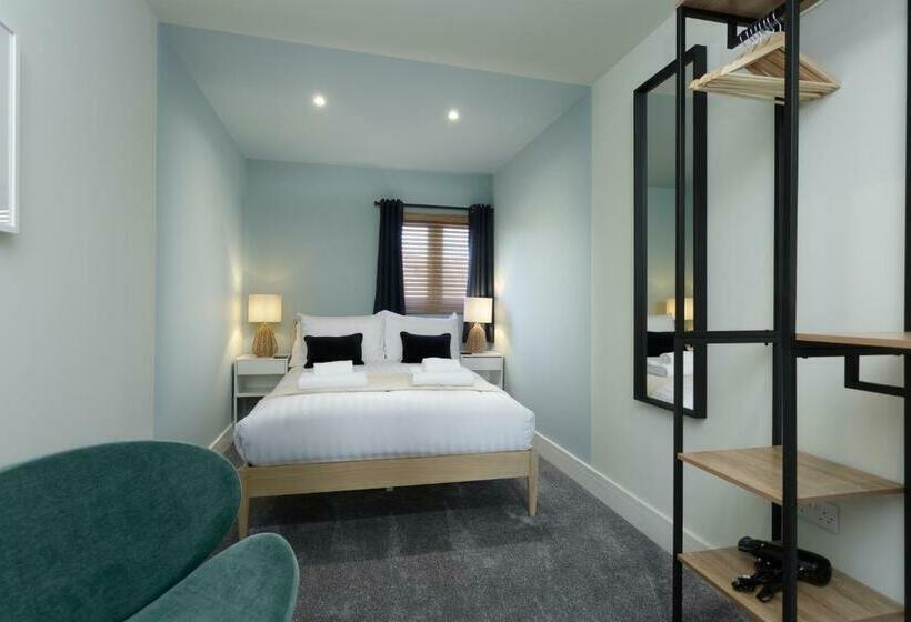 Beatrice Manor Luxury 4 Bedroom House In Central Southsea, Portsmouth