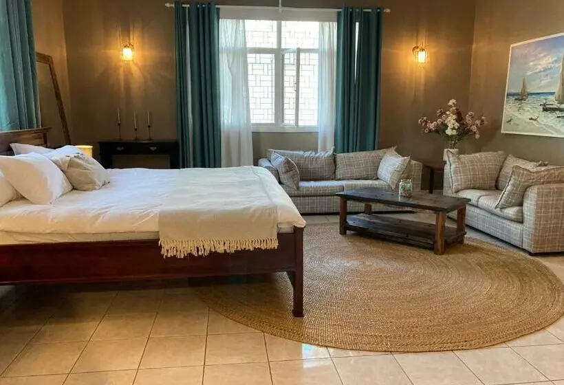 The Place To B&b   The Poolhouse