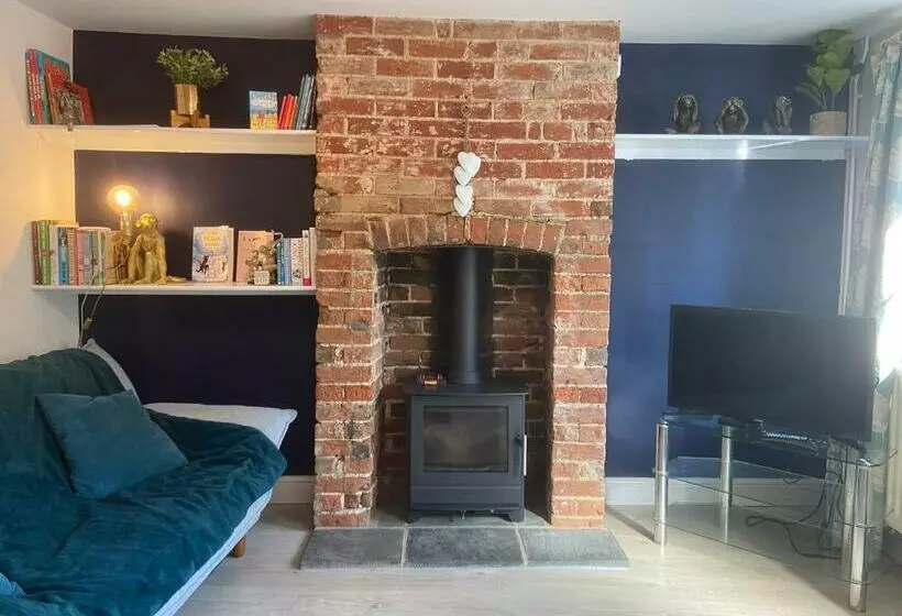 Woodbridge Cosy Little 2 Bed Cottage