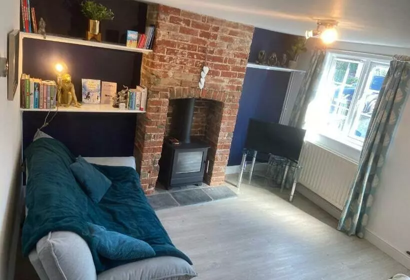 Woodbridge Cosy Little 2 Bed Cottage