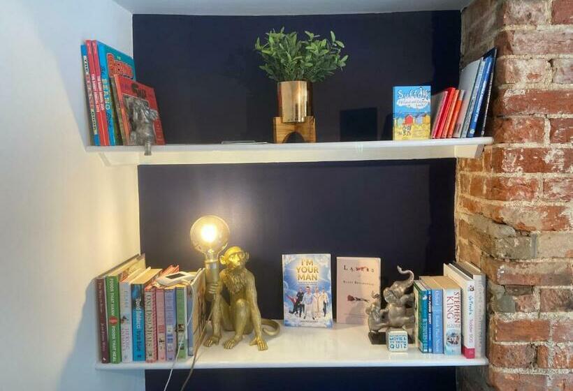 Woodbridge   Cosy Little 2 Bed Cottage