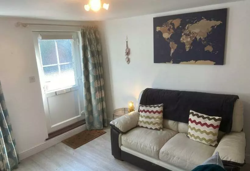 Woodbridge Cosy Little 2 Bed Cottage