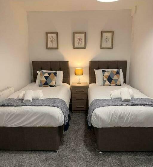 Bridge Place Spacious Home With Plenty Of Beds!