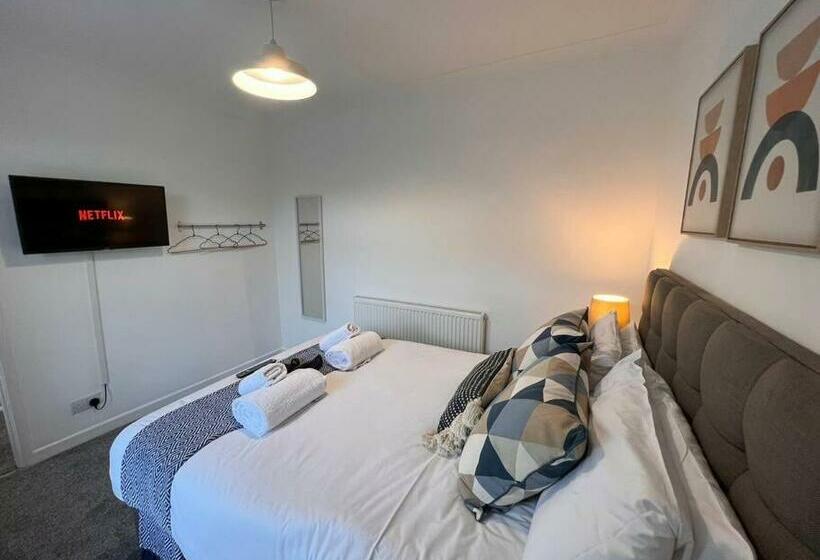 Bridge Place Spacious Home With Plenty Of Beds!