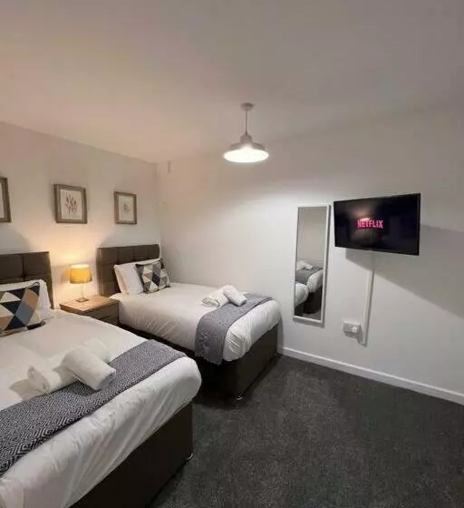 Bridge Place Spacious Home With Plenty Of Beds!