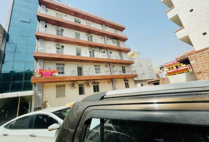 Fabhotel Garden View