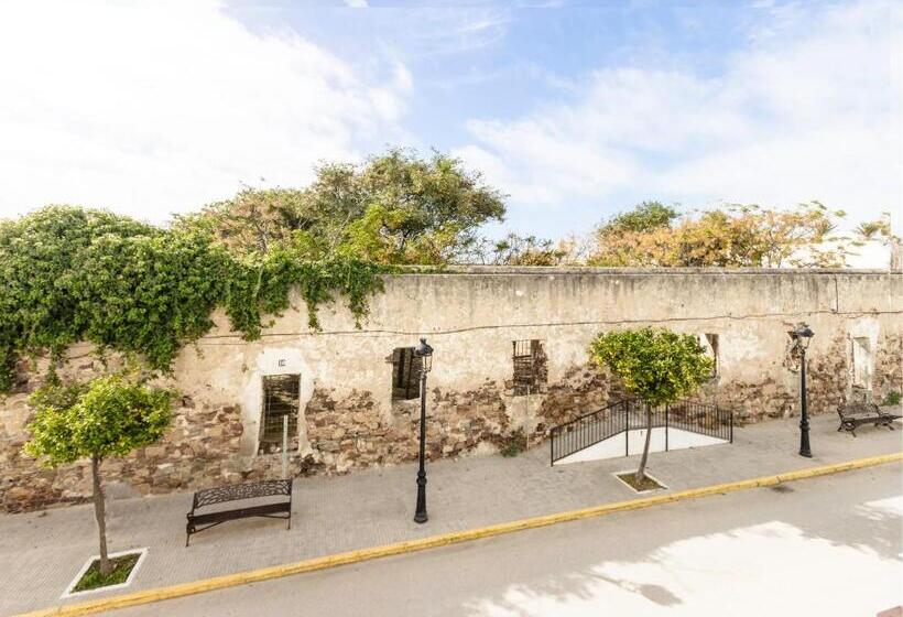 بنسيون Hostal La Muralla