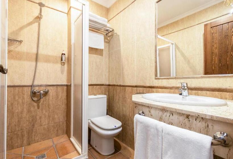 بنسيون Hostal La Muralla