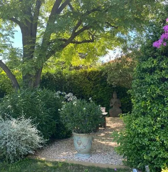 Majatalo La Paradoune 1