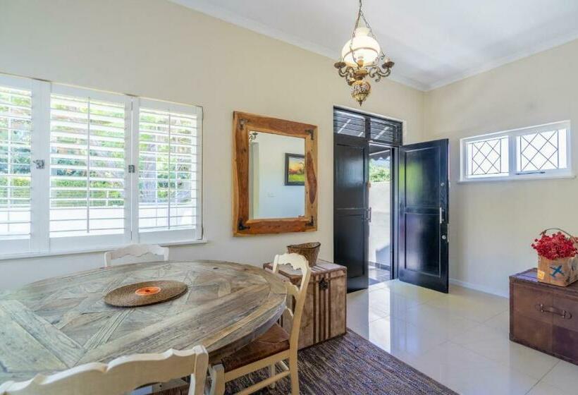 פנסיון Sm Properties