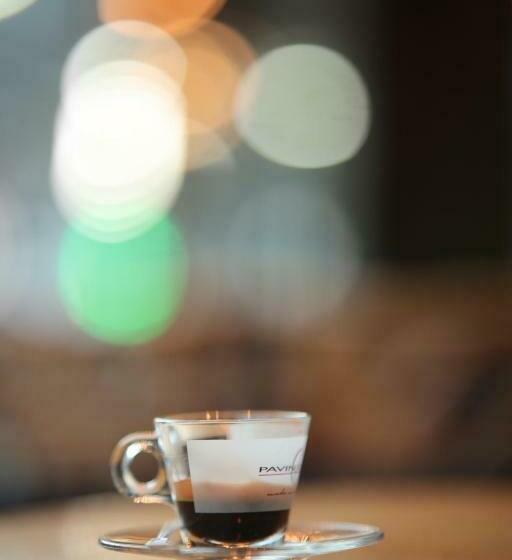 Zambaku I Bardhe Hotel & Bar