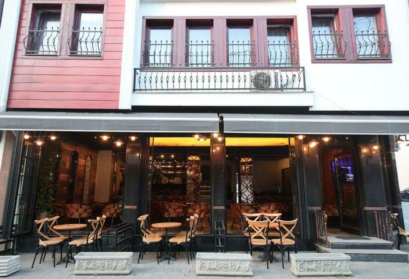 Zambaku I Bardhe Hotel & Bar