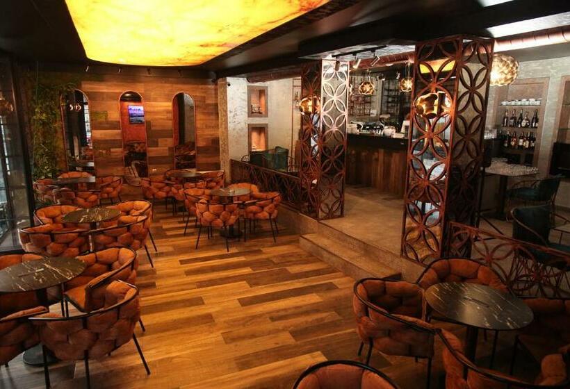 Zambaku I Bardhe Hotel & Bar