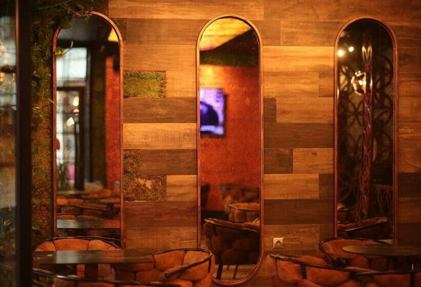 Zambaku I Bardhe Hotel & Bar