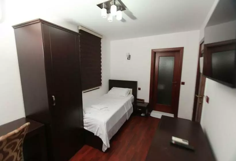 Zambaku I Bardhe Hotel & Bar