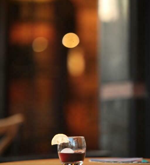 Zambaku I Bardhe Hotel & Bar