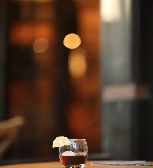 Zambaku I Bardhe Hotel & Bar