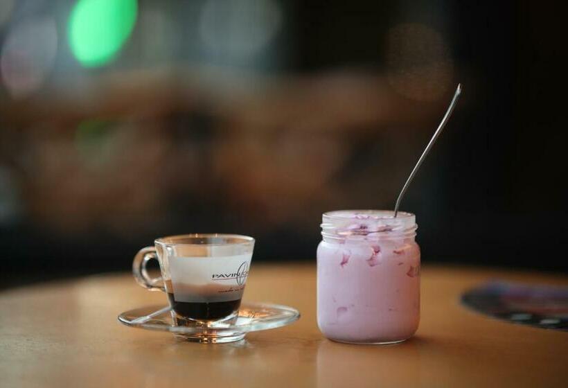 Zambaku I Bardhe Hotel & Bar