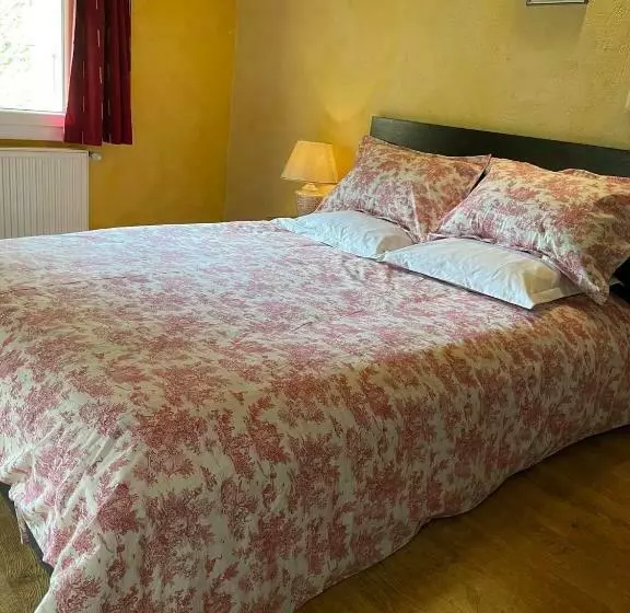 Majatalo Jolie Chambre Avec Petit Jardin Vue Magnifique Pernes Les Fontaines