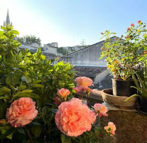 Majatalo Jolie Chambre Avec Petit Jardin Vue Magnifique Pernes Les Fontaines