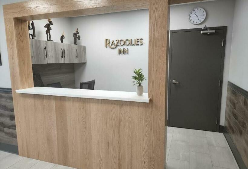 هاستل Razoolies Inn