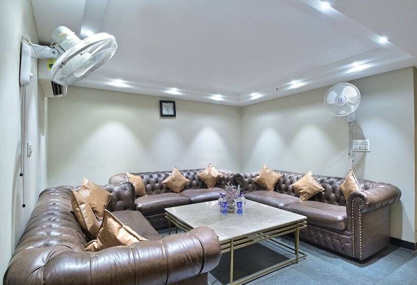 Hotel Oak Plaza New Delhi