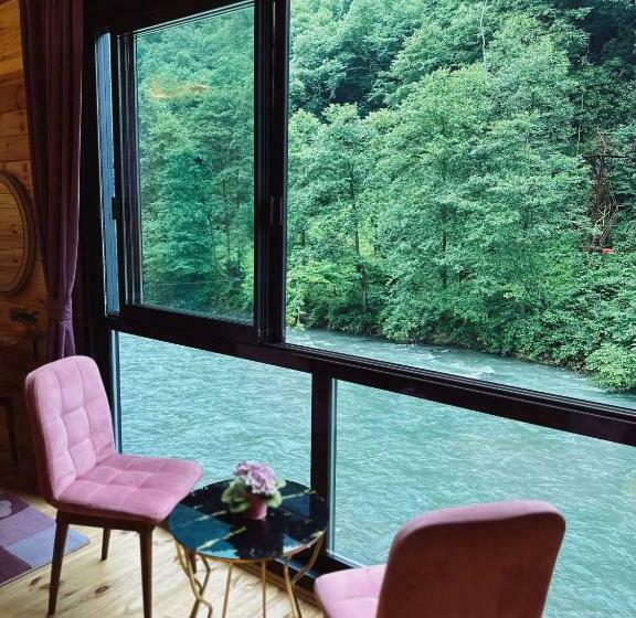 مبيت وإفطار Kiana Bungalov