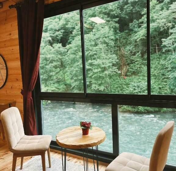 مبيت وإفطار Kiana Bungalov