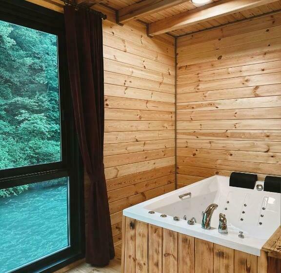 مبيت وإفطار Kiana Bungalov