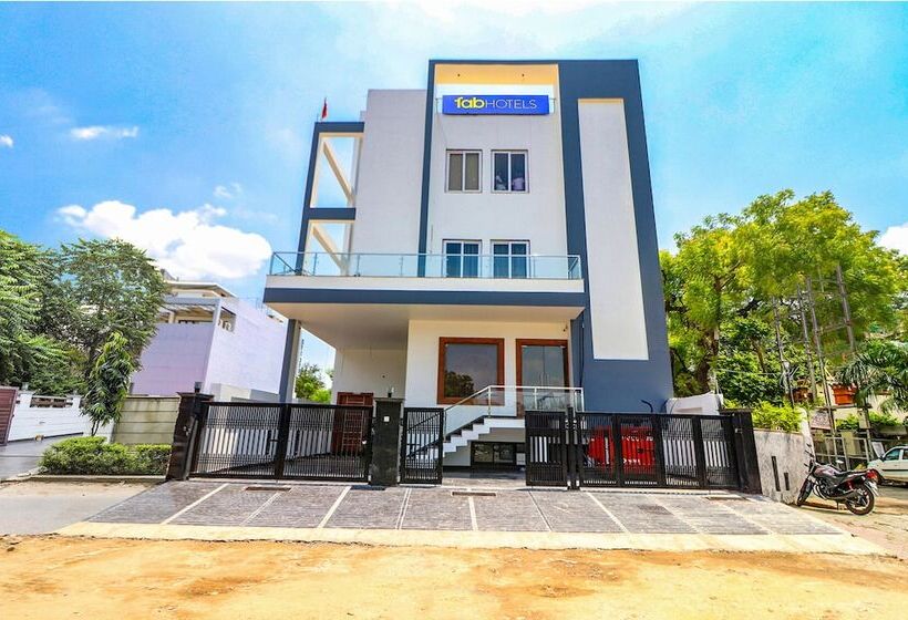 בית מלון כפרי Fabexpress Pravi Inn