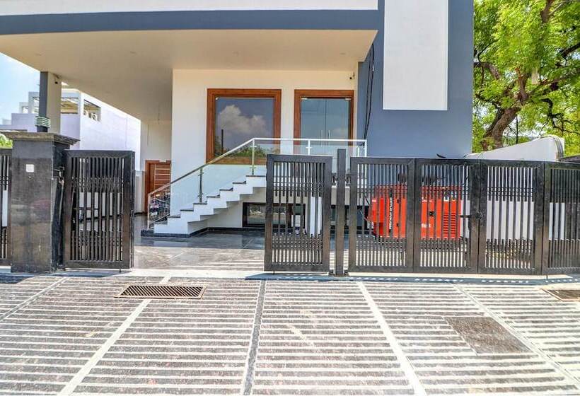 בית מלון כפרי Fabexpress Pravi Inn