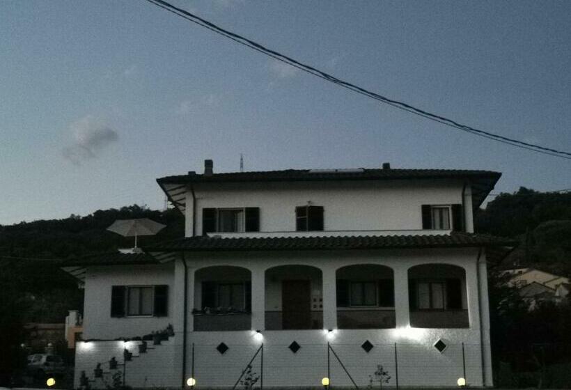 פנסיון Villa Flora Affittacamere