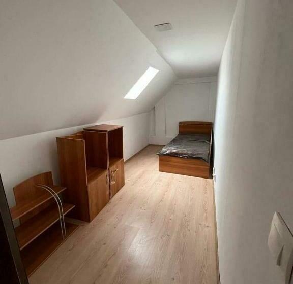 Cristina Cazare Proprietar