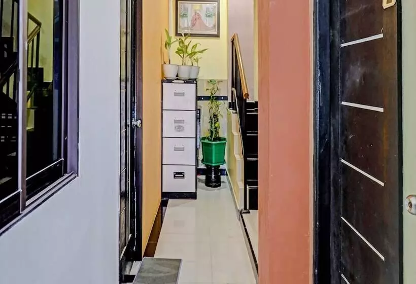 Hotelli Oyo 91363 Lia Stay Syariah