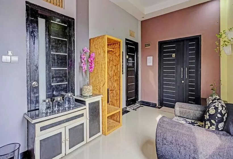 Hotelli Oyo 91363 Lia Stay Syariah