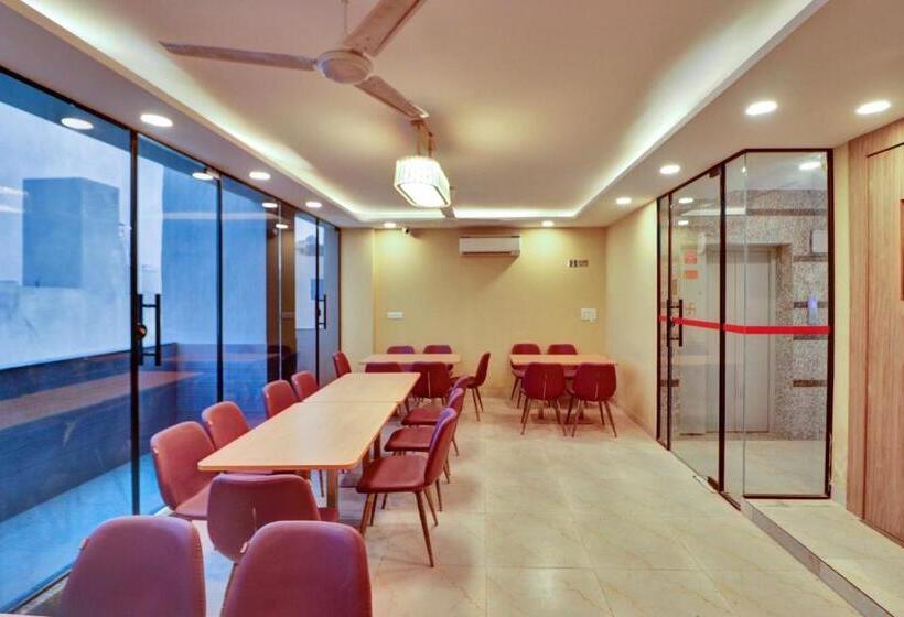 فندق Townhouse 1057 Royal Residency