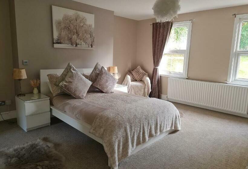 پانسیون Rainworth Lodge