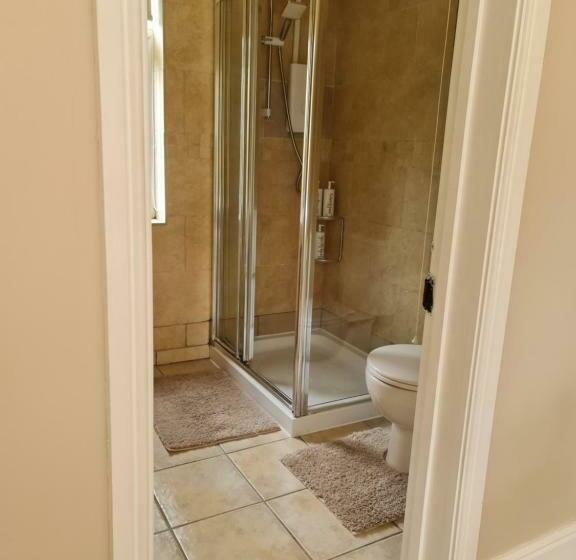 پانسیون Rainworth Lodge