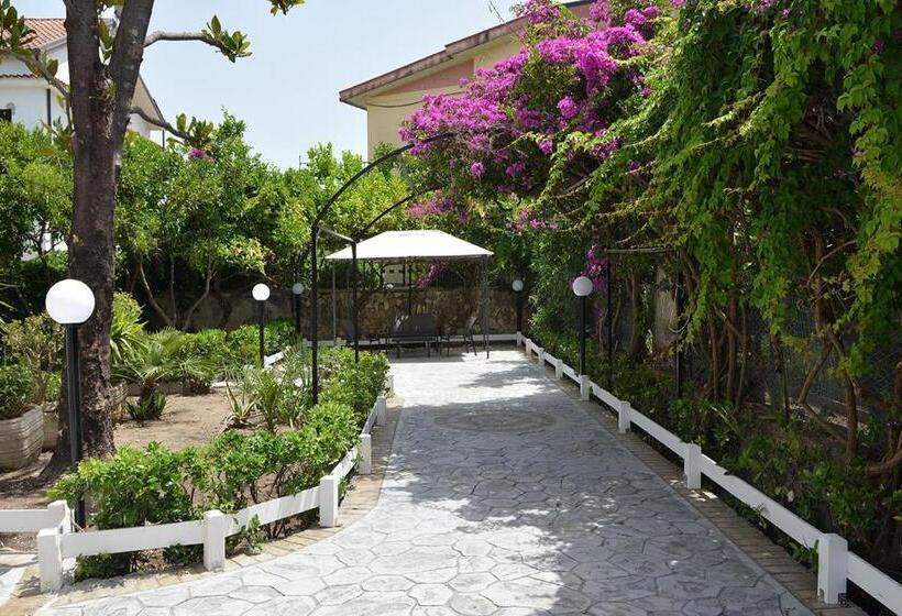 مبيت وإفطار Andrea Room&breakfast